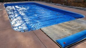 Read more about the article How to Close a Swimming Pool – Quick Guide