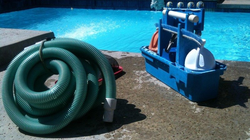 You are currently viewing How to Clean Your Swimming Pool